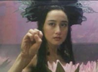 Nina Li Chi jouant la vilaine soeur dans Histoires de Fantmes Chinois