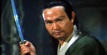 Lam Ching-ying maniant le sabre dans Martial Art Master Wong Fei-hung
